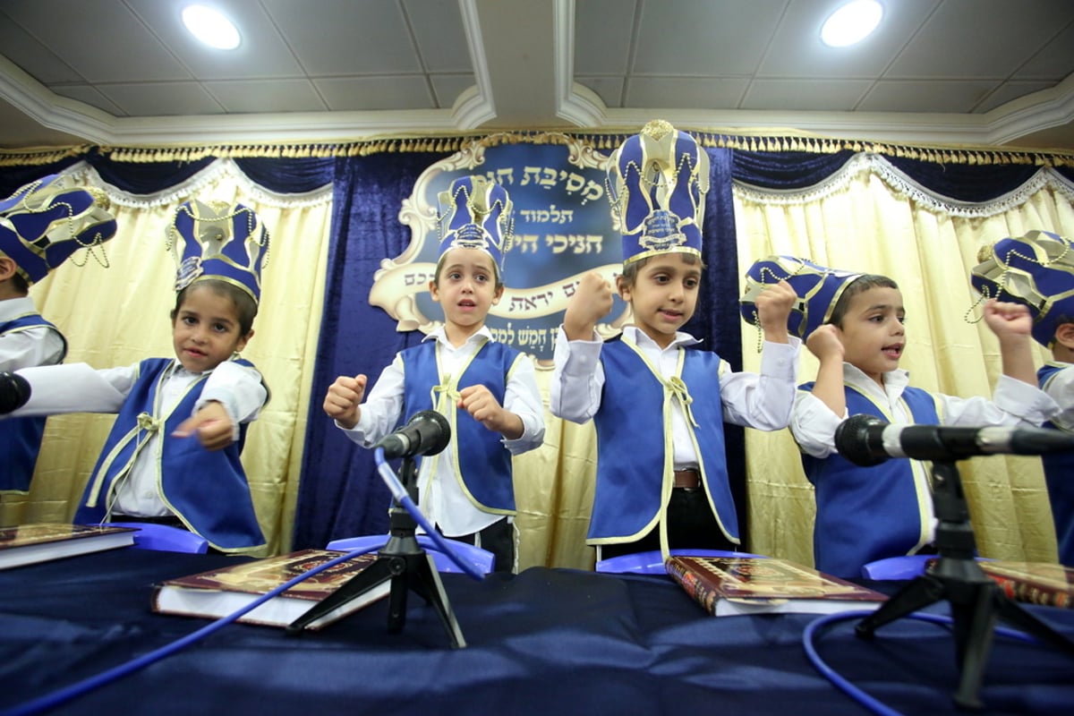 בני האברכים חגגו לראשונה מסיבת חומש • צפו