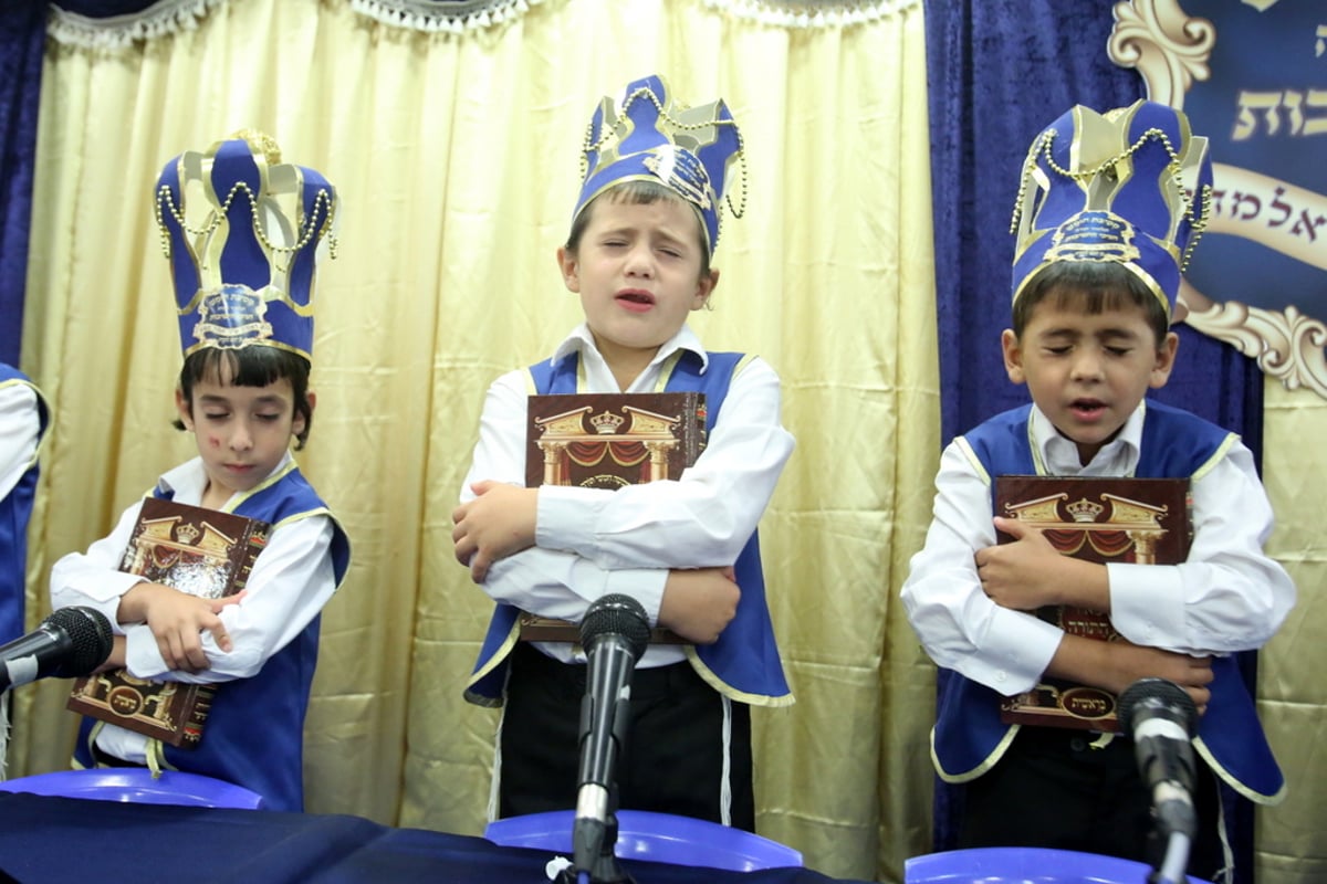 בני האברכים חגגו לראשונה מסיבת חומש • צפו