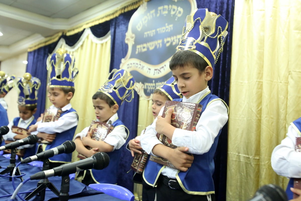 בני האברכים חגגו לראשונה מסיבת חומש • צפו