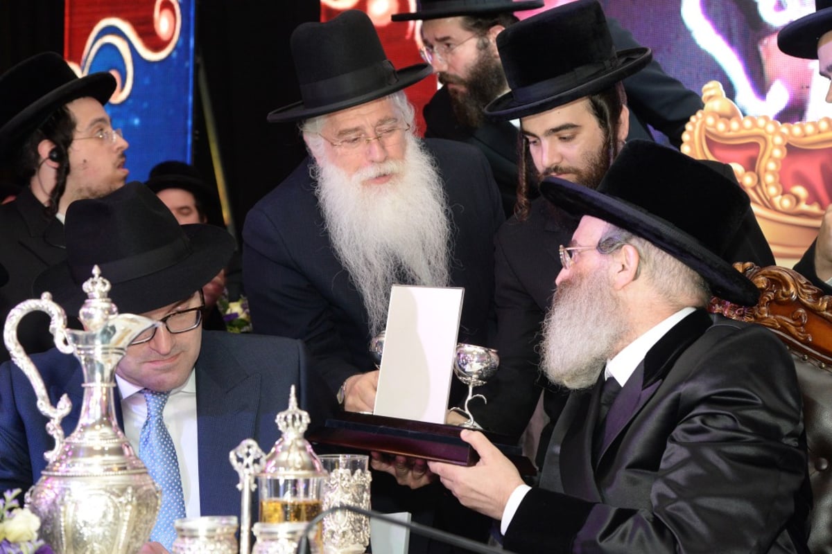 תיעוד ענק: 'ועידת הידידים' של סאדיגורא