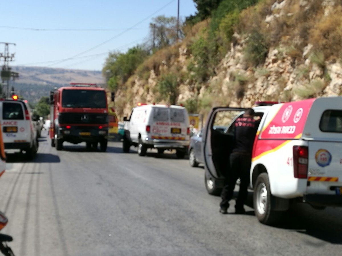 שריפת ענק בצפת: 8 נפגעו, עשרות בתים פונו • צפו