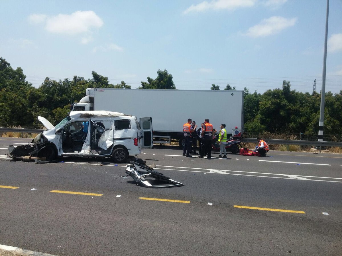 שישה בני משפחה נפצעו בתאונה; הילד והאב נהרגו