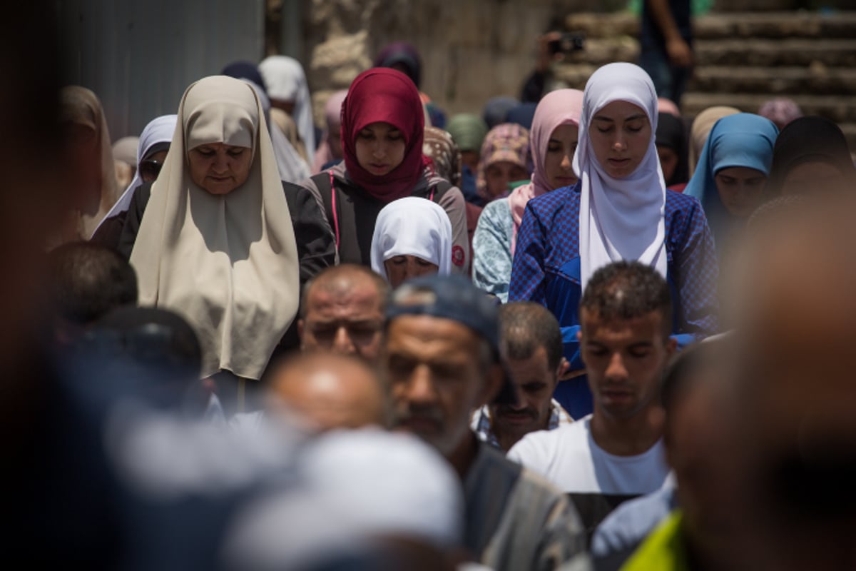 מוסלמים מאיימים בכניסה להר הבית: "צבא מוחמד מוכן"