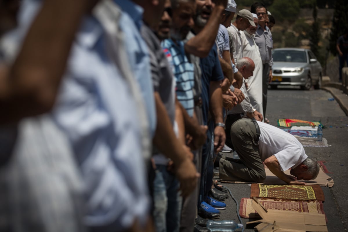 מוסלמים מאיימים בכניסה להר הבית: "צבא מוחמד מוכן"