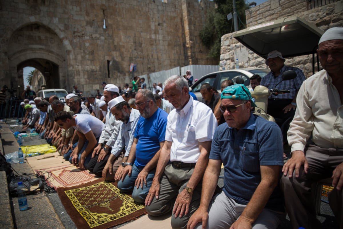 מוסלמים מאיימים בכניסה להר הבית: "צבא מוחמד מוכן"