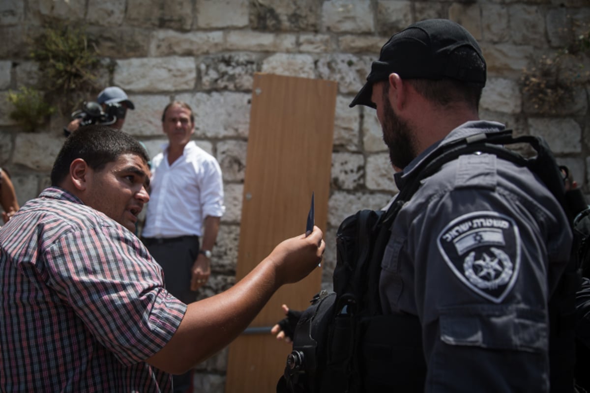 מוסלמים מאיימים בכניסה להר הבית: "צבא מוחמד מוכן"