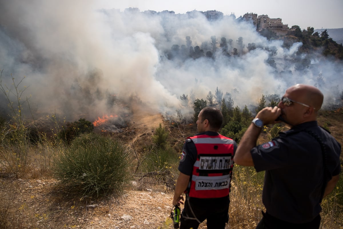 צפו בגלריה: שריפת הענק בפאתי רוממה