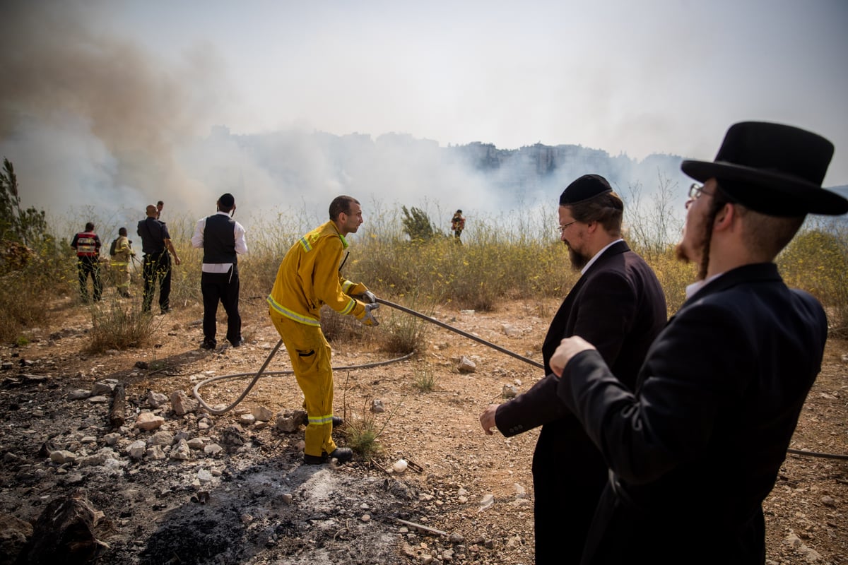 צפו בגלריה: שריפת הענק בפאתי רוממה