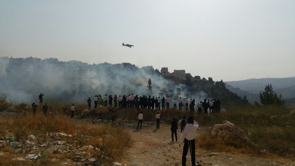 העשן הסמיך - וההוראה: "על תושבי רוממה להסתגר בבתיהם"