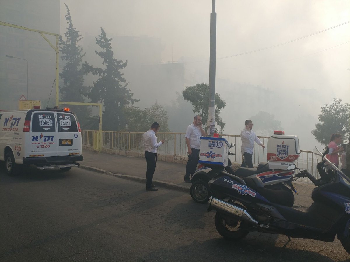 העשן הסמיך - וההוראה: "על תושבי רוממה להסתגר בבתיהם"