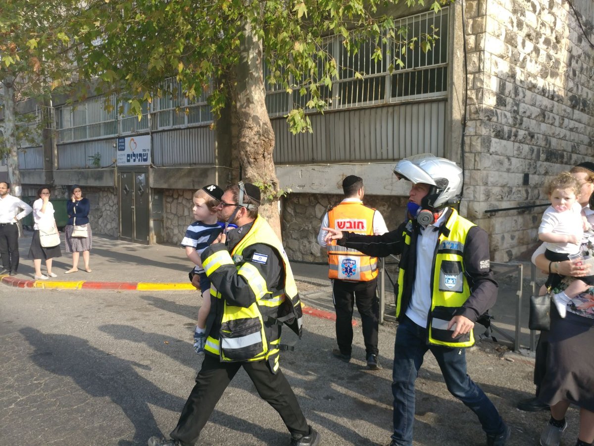 העשן הסמיך - וההוראה: "על תושבי רוממה להסתגר בבתיהם"