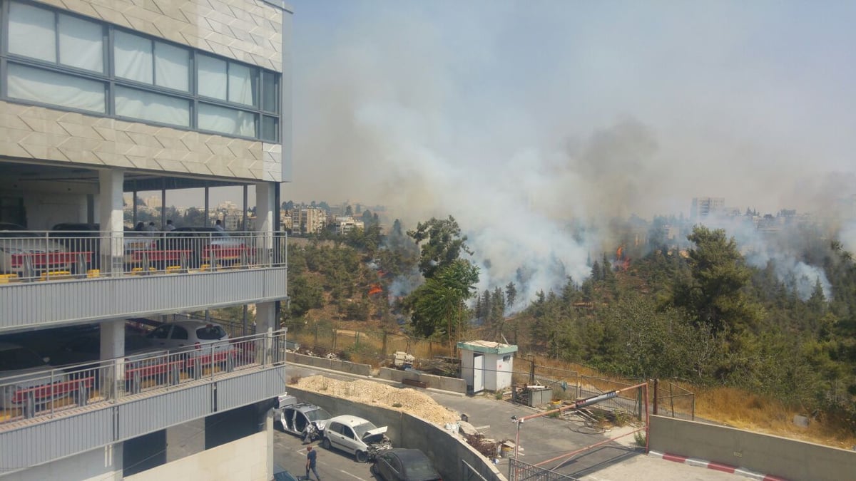 שריפה בירושלים: תושבים פונו מהבתים