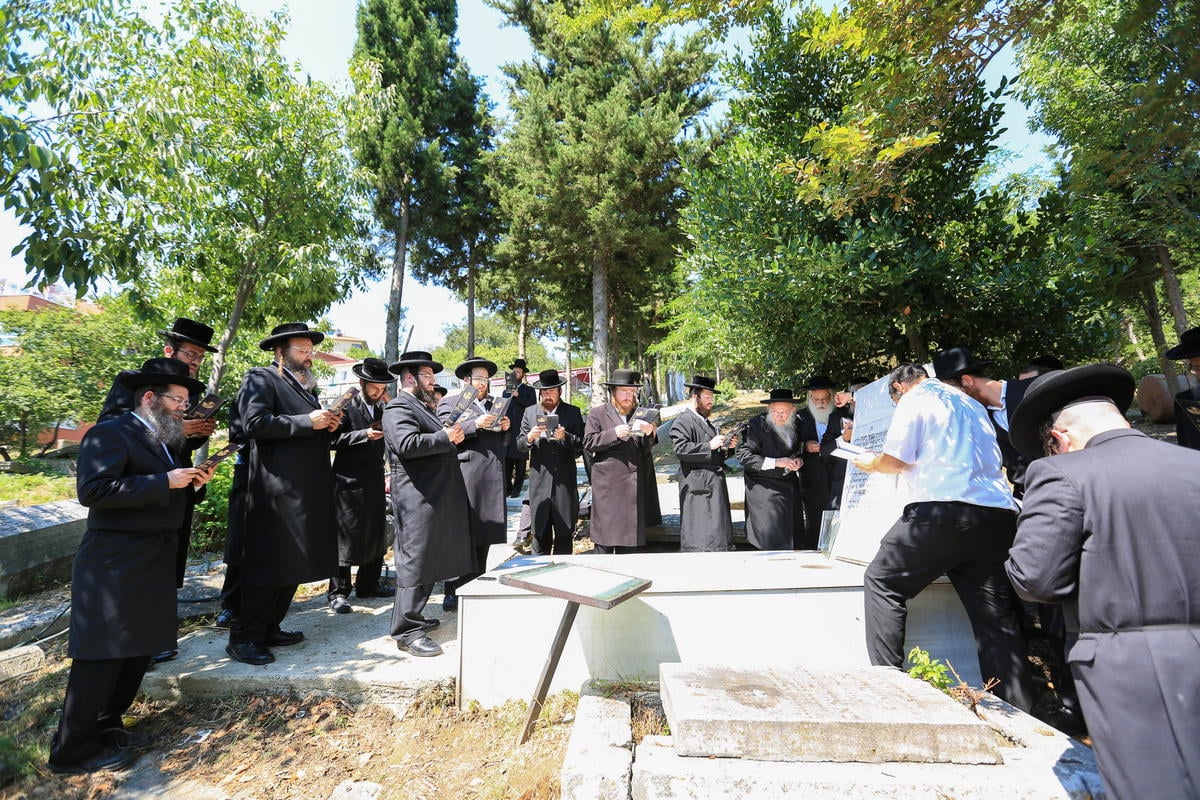 חסידות קרלין במסע מרגש במיוחד בארבע מדינות