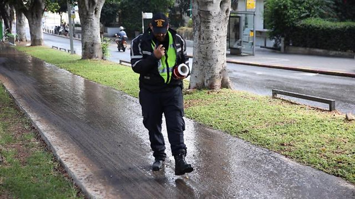 תל אביב: צעירה החליקה מקורקינט חשמלי ונפצעה קשה