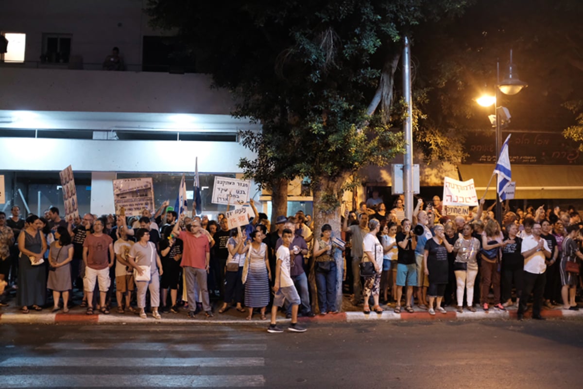 מארגני ההפגנות מול בית היועץ המשפטי לממשלה עוכבו ע"י המשטרה