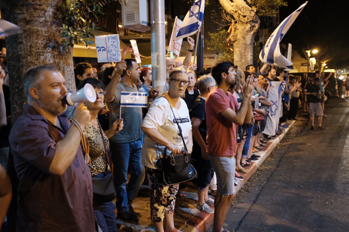 מארגני ההפגנות מול בית היועץ המשפטי לממשלה עוכבו ע"י המשטרה