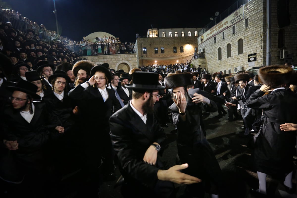 אלפים רקדו במלווה מלכה בציון רבי שמעון בר יוחאי • צפו