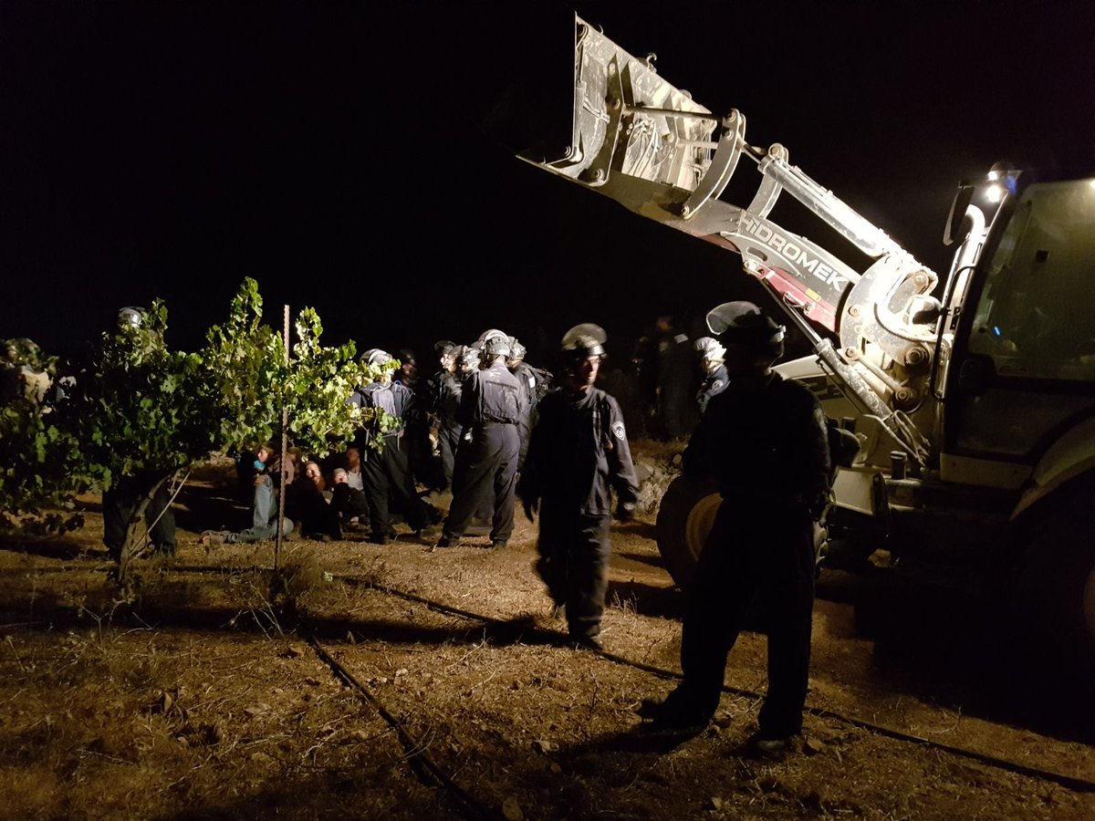 יצהר: המשטרה גייסה תיכוניסטים לפינוי הציוד