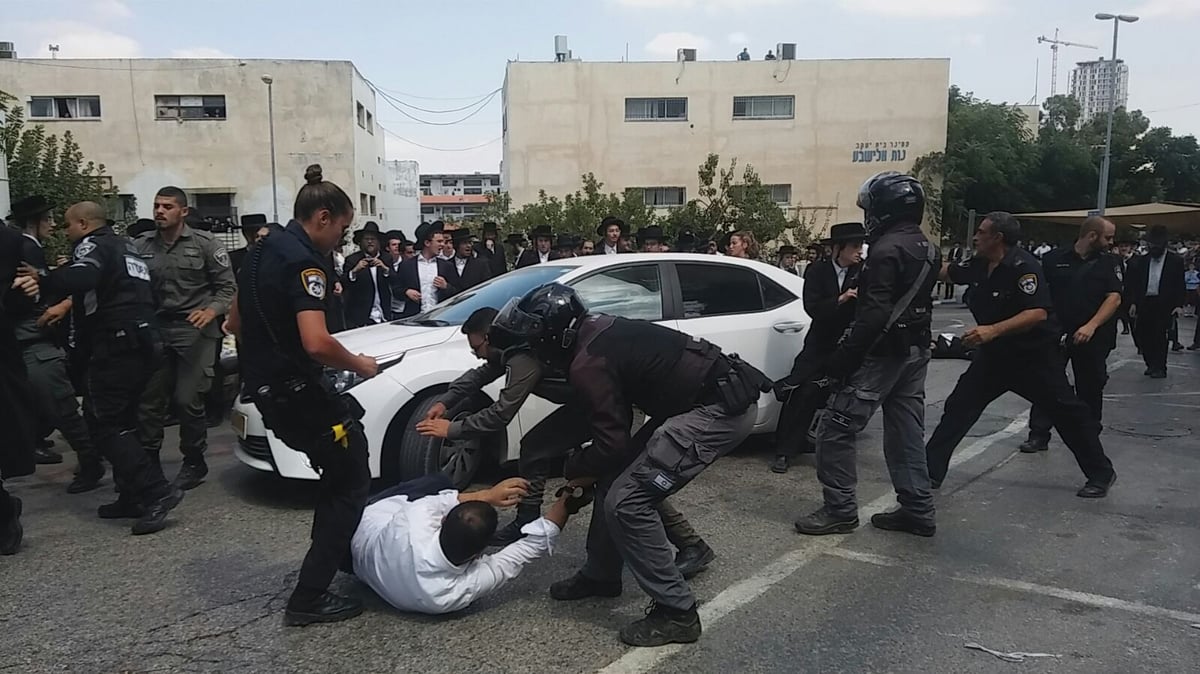 חרדים קיצונים חסמו את רח' שרי ישראל • צפו