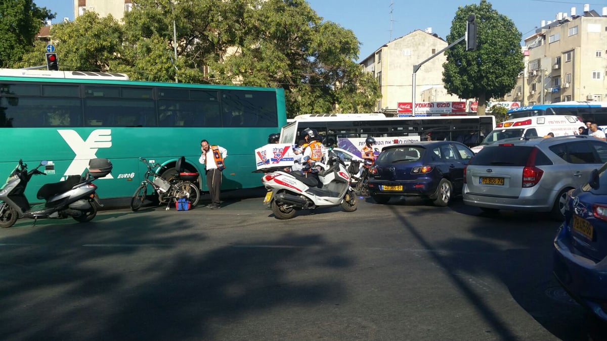 בני ברק: אוטובוס דרס רוכב אופניים - מצבו קשה