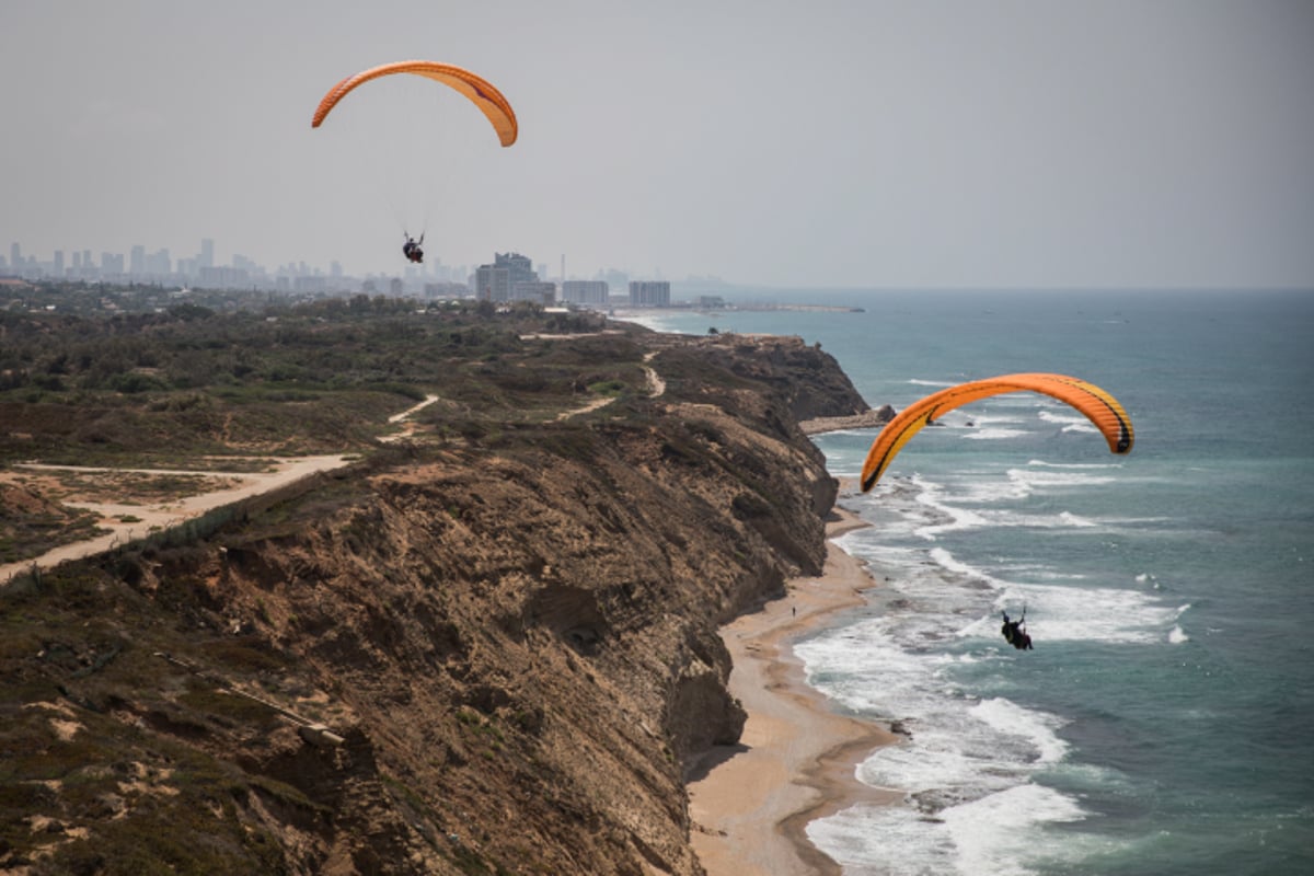 חוף געש, גלשנים ואפלוניה: סיור מהאוויר