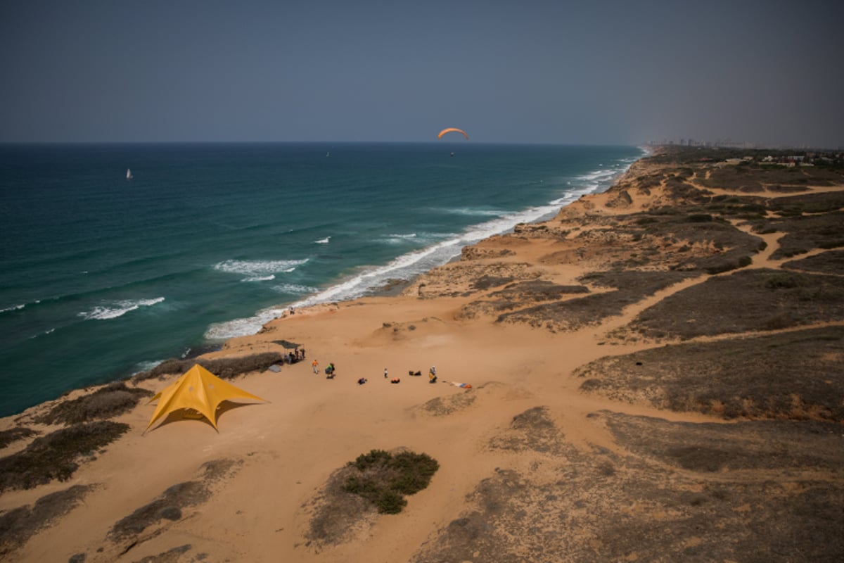 חוף געש, גלשנים ואפלוניה: סיור מהאוויר