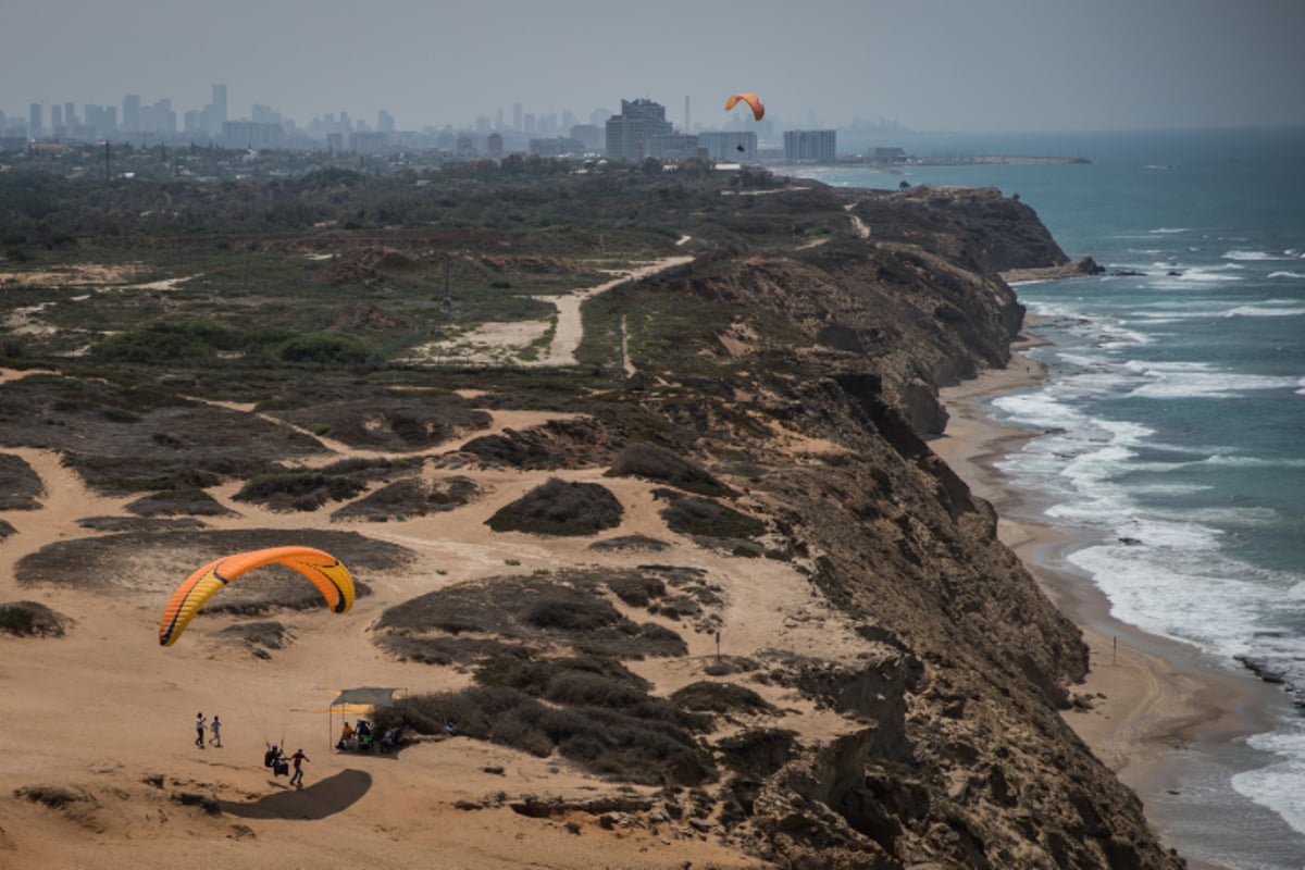 חוף געש, גלשנים ואפלוניה: סיור מהאוויר