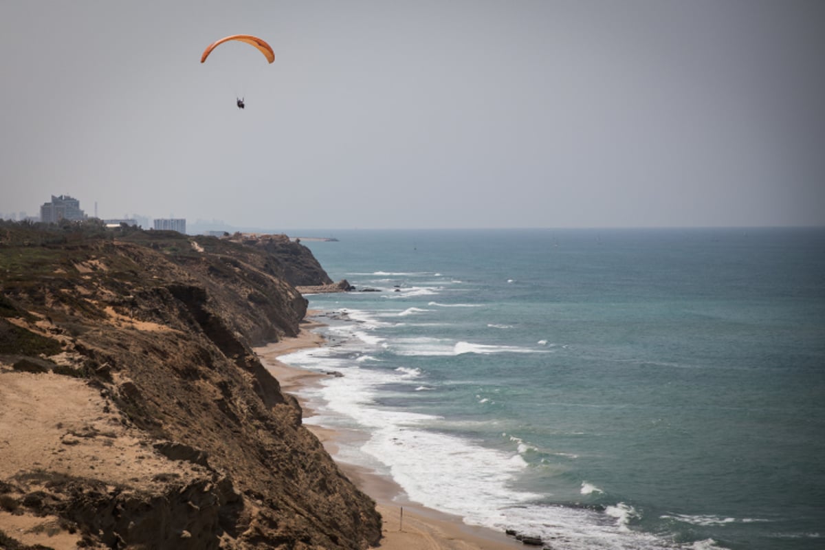 חוף געש, גלשנים ואפלוניה: סיור מהאוויר