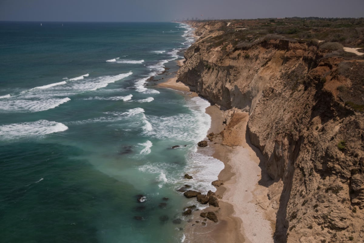 חוף געש, גלשנים ואפלוניה: סיור מהאוויר