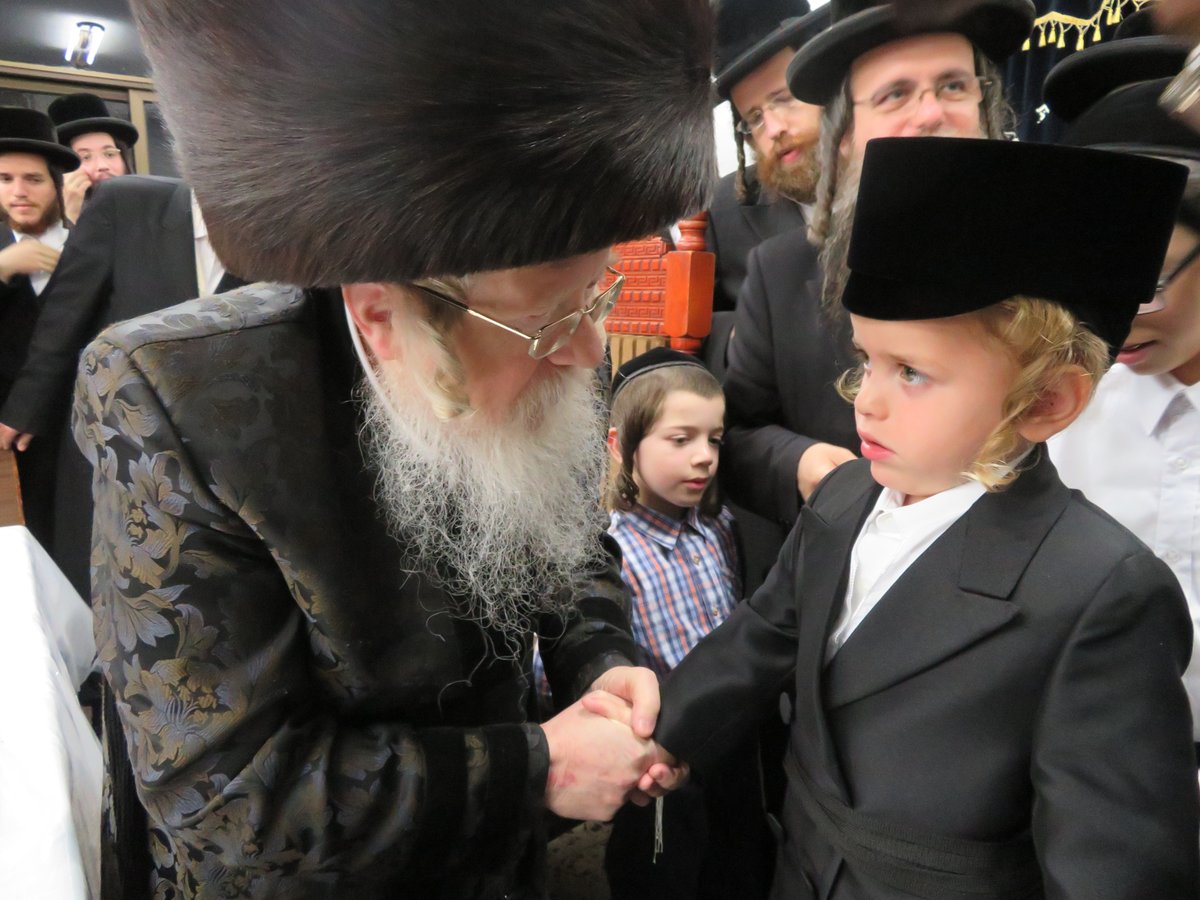 חלאקה לנכד האדמו"ר מקרעטשניף • תיעוד