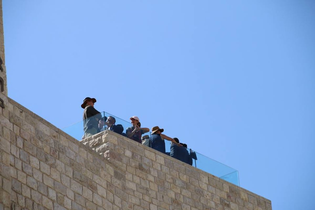 קונאן אובריאן ביקר בכותל המערבי • צפו