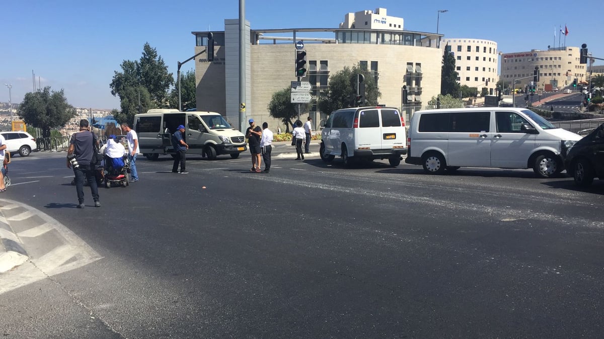 מאבק הנכים: עשרות חסמו את הכניסה לירושלים