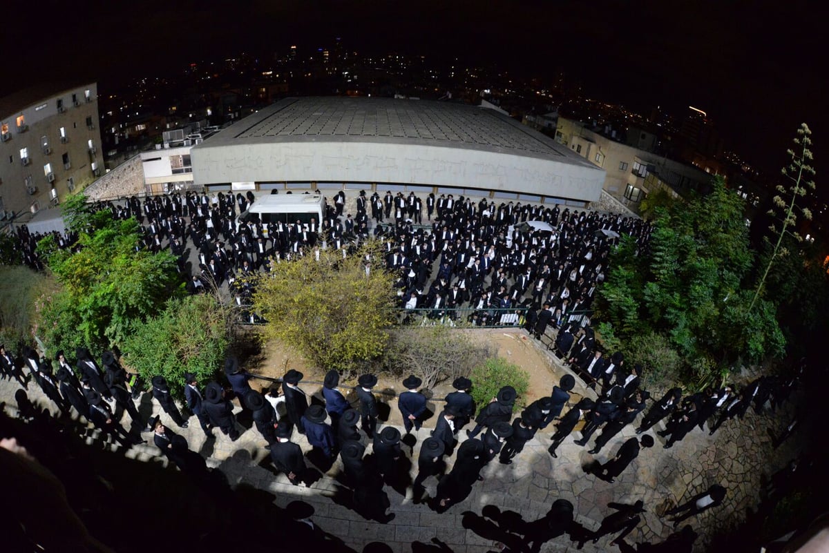 מסע הלווית  המשגיח הגר"א גינזבורג זצ"ל