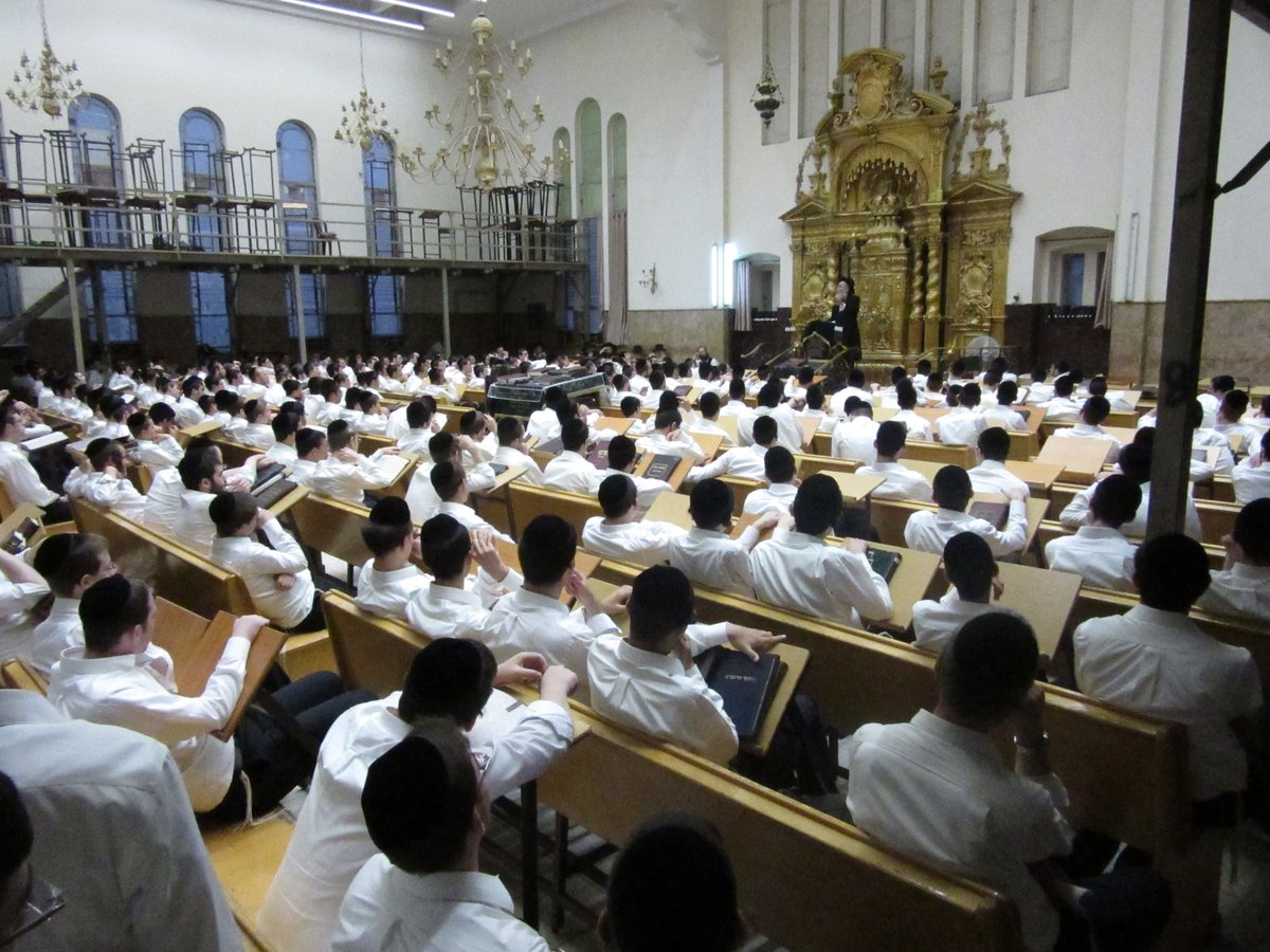 יום השנה המ"ח לפטירת הרב מפוניבז' • צפו