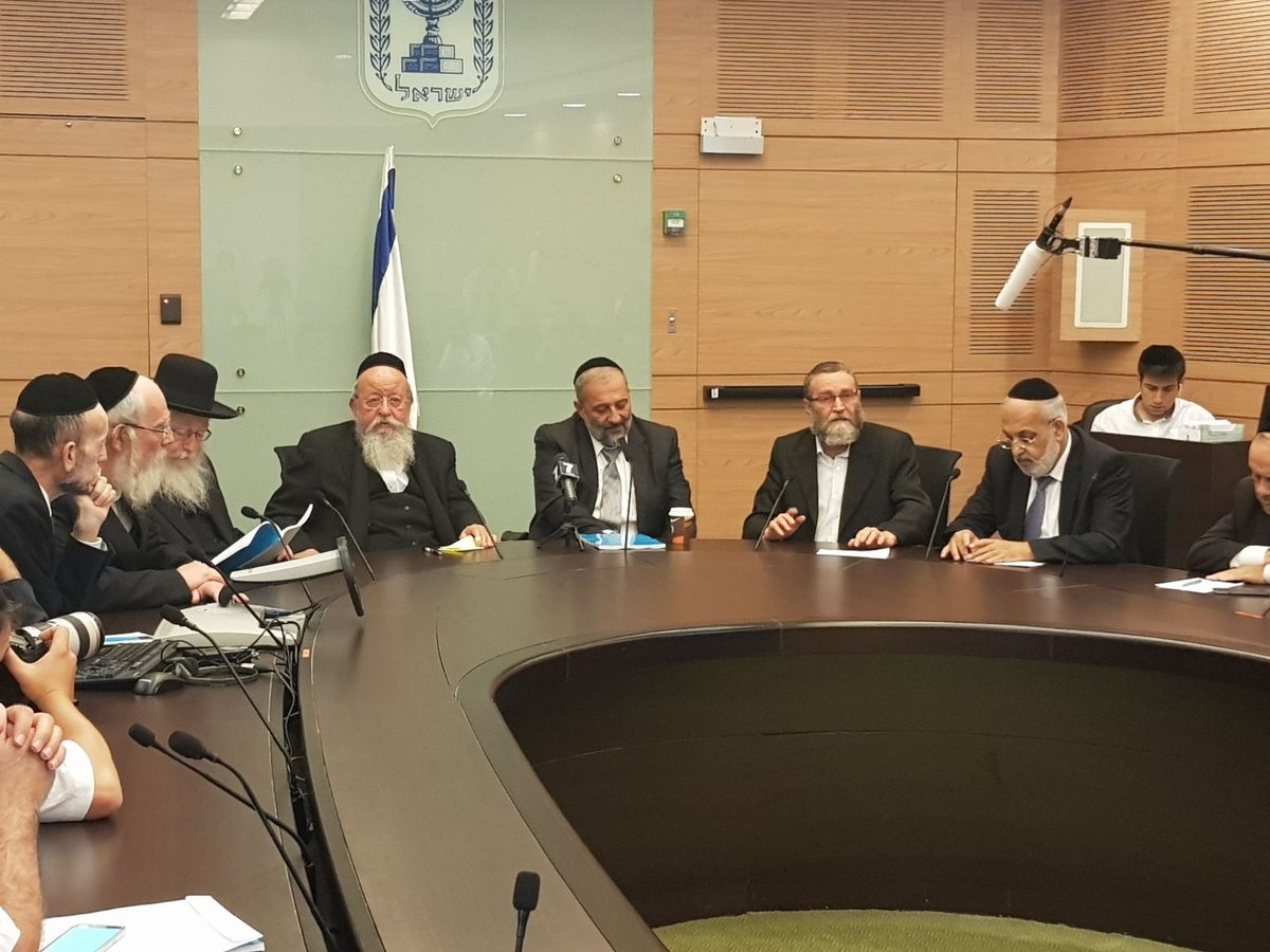 החרדים התכנסו נגד בג"ץ: "השופטים הקדיחו את תבשילם'"