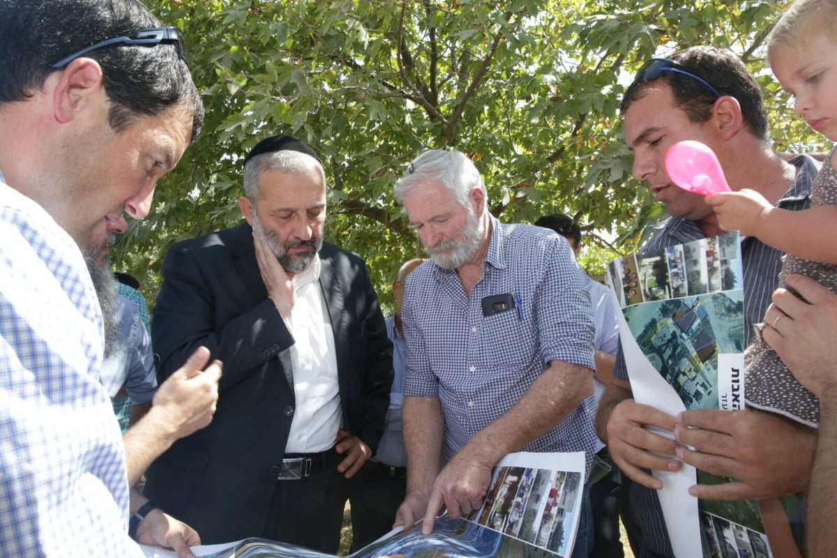 "גיבורי החיל"; אריה דרעי ערך סיור בחברון