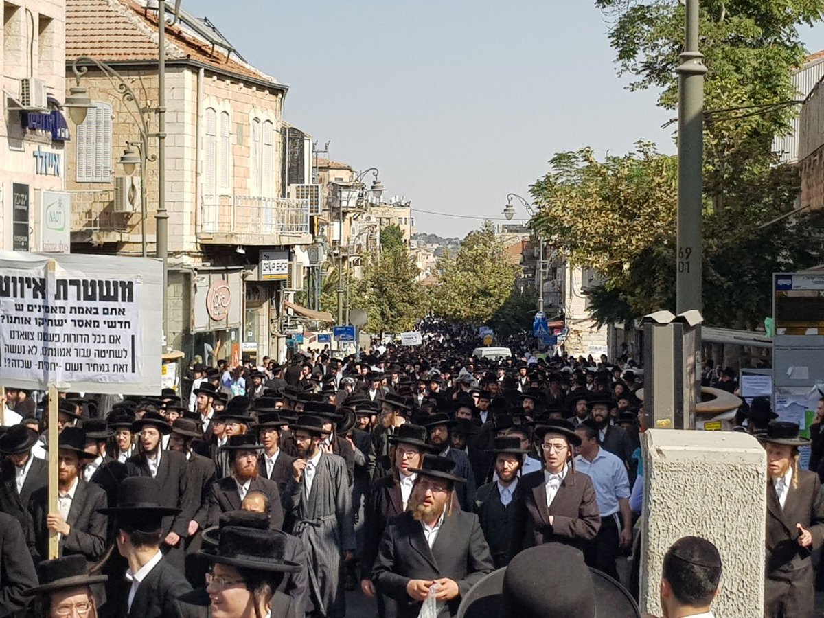 הקנאים בהפגנה סוערת נגד מעצר נכד האדמו"ר • תיעוד