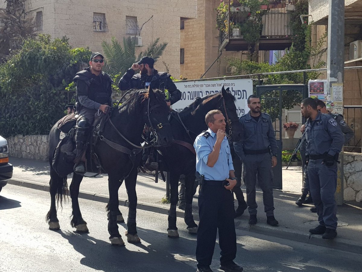 הקנאים בהפגנה סוערת נגד מעצר נכד האדמו"ר • תיעוד