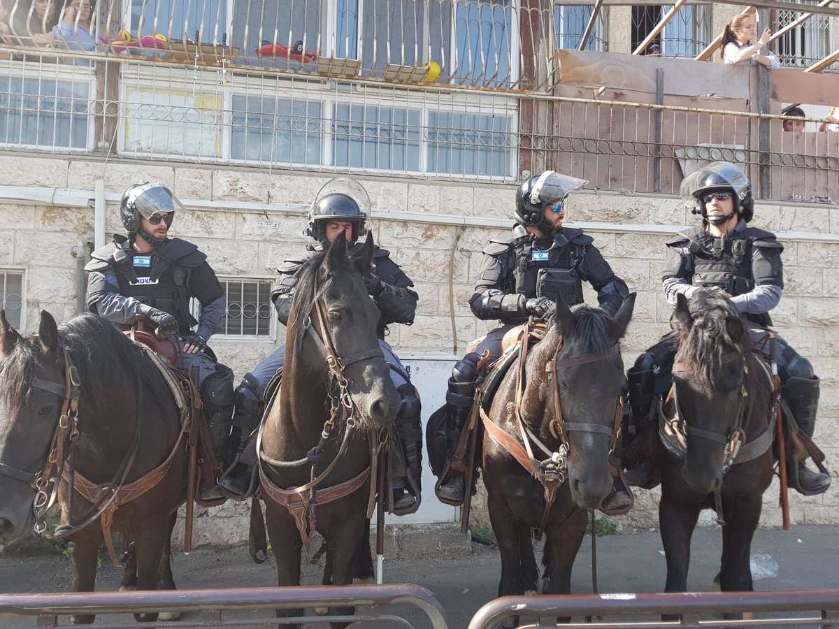 הקנאים בהפגנה סוערת נגד מעצר נכד האדמו"ר • תיעוד