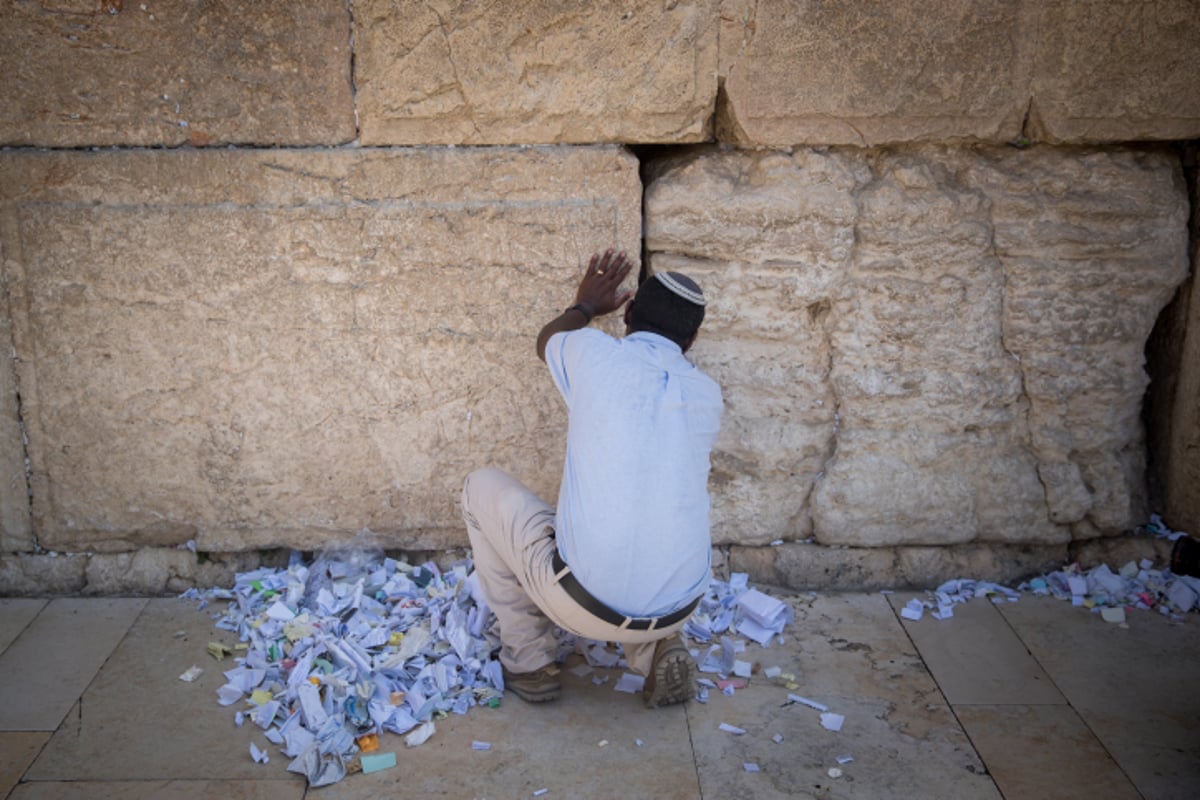 "אדון הסליחות" של הילדים בכותל • וידאו