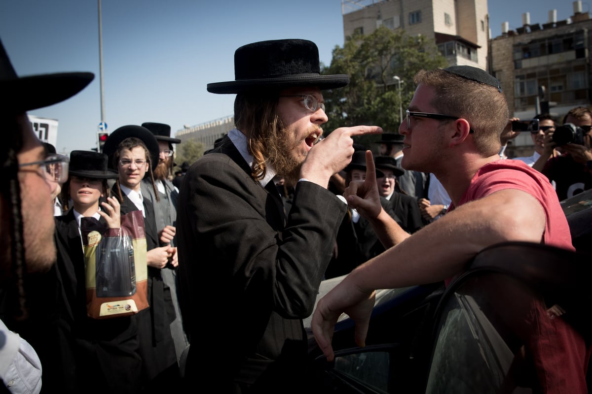 אלימות השוטרים בהפגנה - בתמונות • צפו