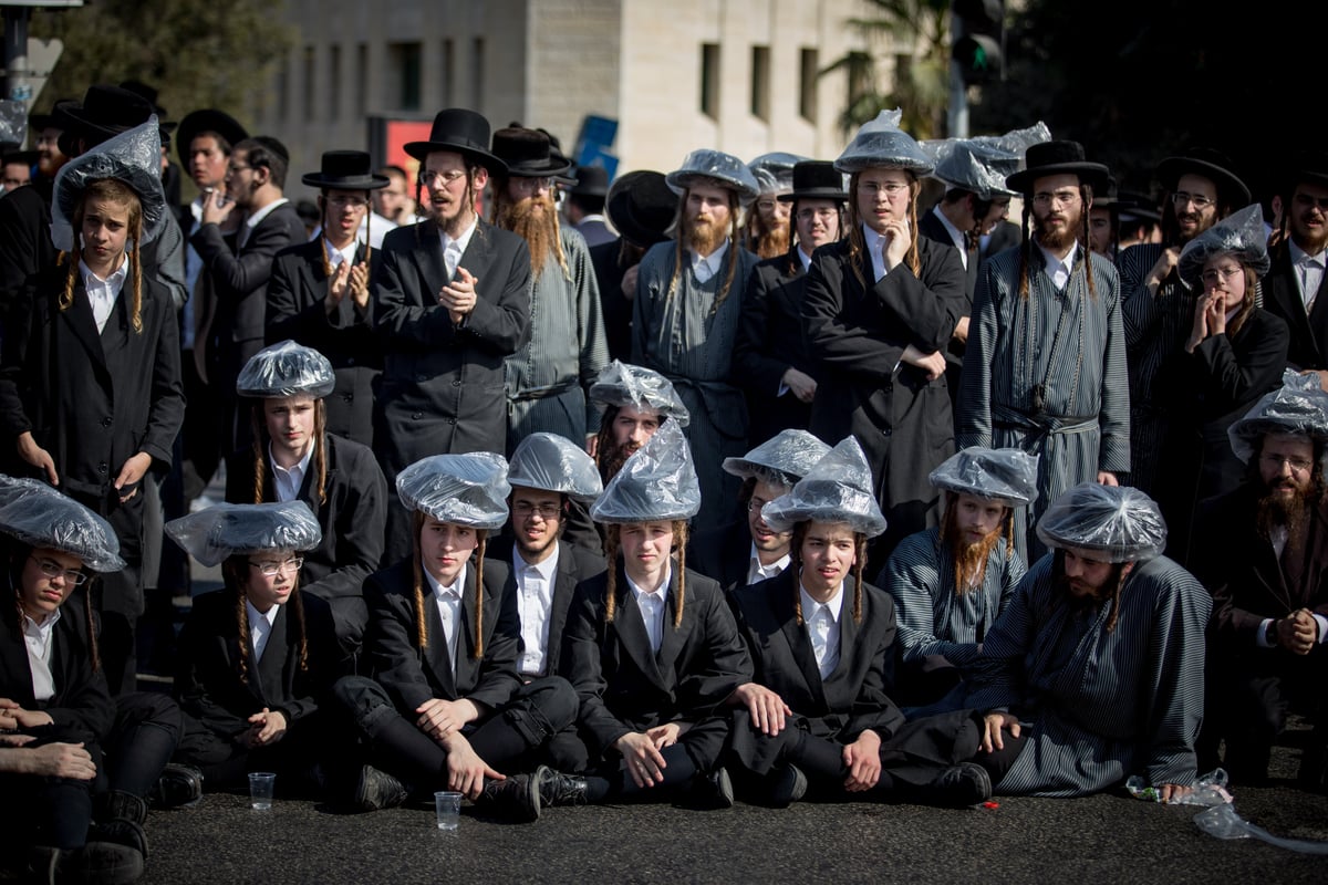 אלימות השוטרים בהפגנה - בתמונות • צפו