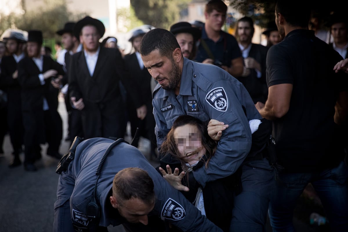 אלימות השוטרים בהפגנה - בתמונות • צפו