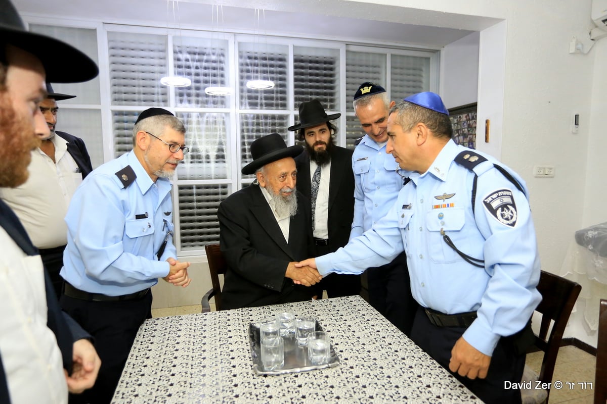 מפקדי המשטרה התברכו בבני ברק • תיעוד