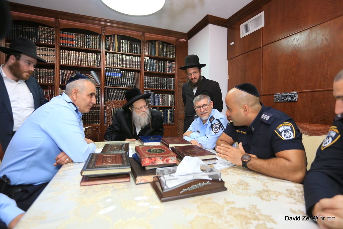 מפקדי המשטרה התברכו בבני ברק • תיעוד