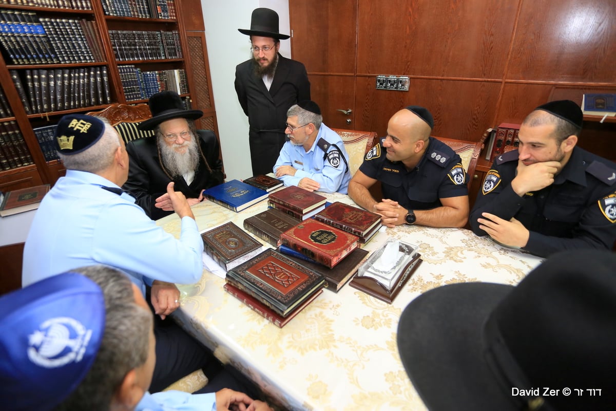 מפקדי המשטרה התברכו בבני ברק • תיעוד