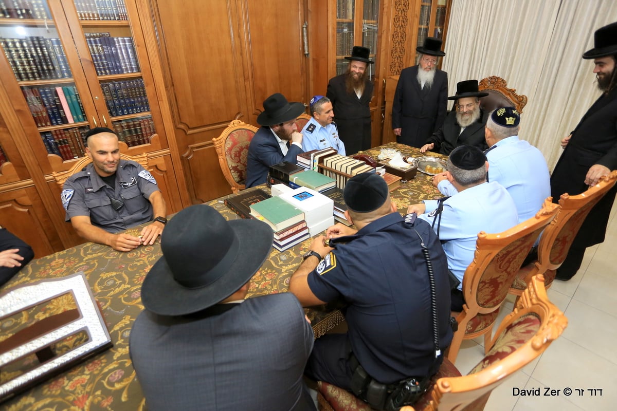 מפקדי המשטרה התברכו בבני ברק • תיעוד