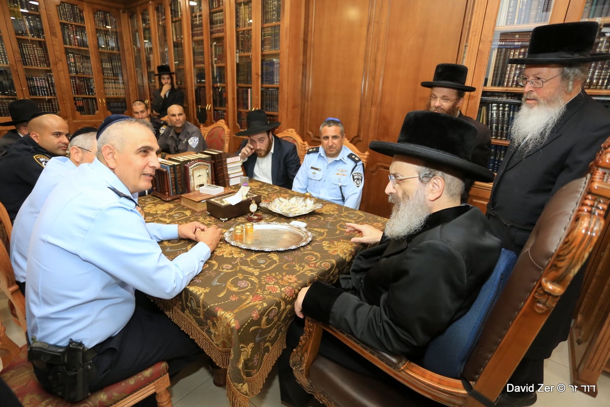 מפקדי המשטרה התברכו בבני ברק • תיעוד