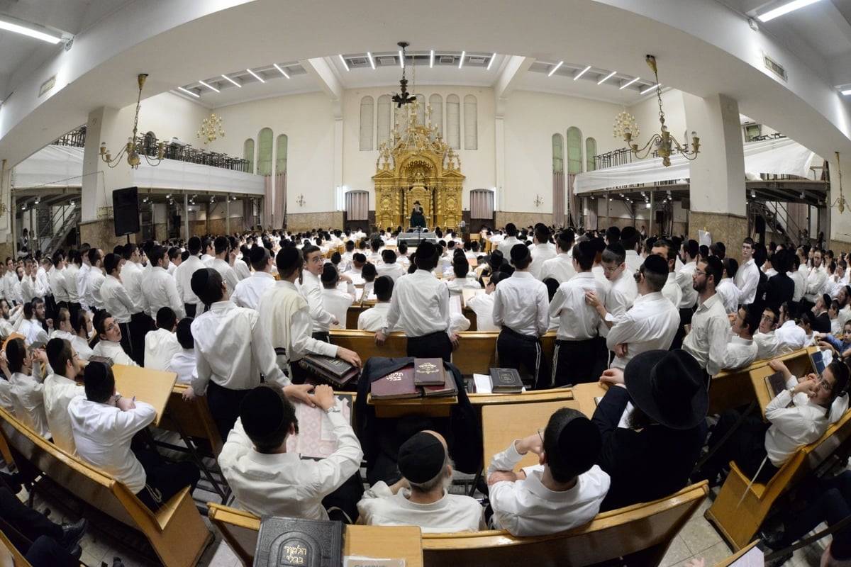 פוניבז' ספדה למשגיח הישיבה זצ"ל • תיעוד