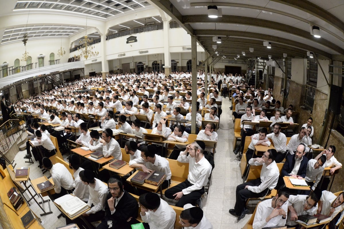 פוניבז' ספדה למשגיח הישיבה זצ"ל • תיעוד